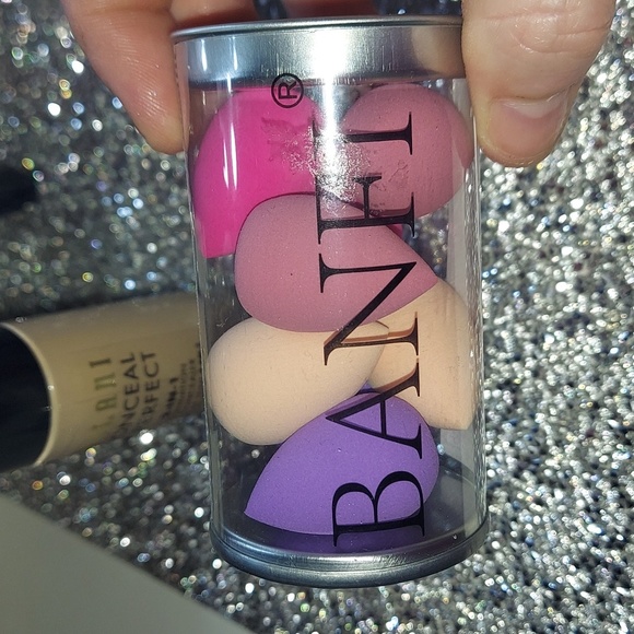 3 bundle products, 2 foundations and sponges - Picture 12 of 12